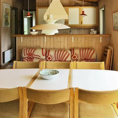 Four-bedroom In Vaeggerlose 18 *